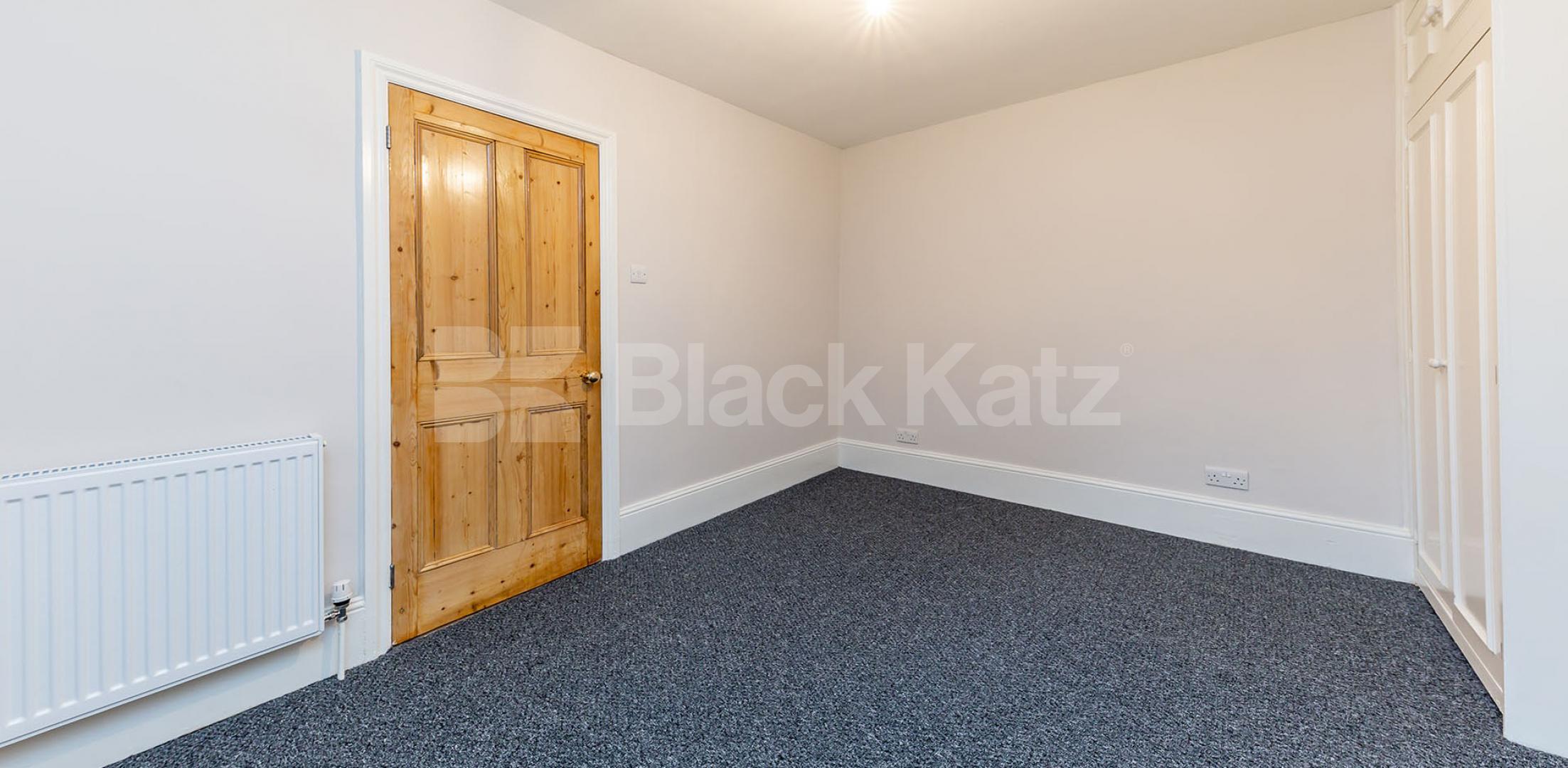 			GARDEN FLAT MINS TO REGENTS PARK!, 2 Bedroom, 1 bath, 1 reception Flat			 Gloucester Crescent, REGENTS PARK/CAMDEN 